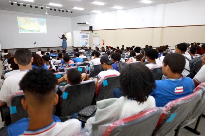 Programa Bahia pela Paz leva Caravana de Direitos Humanos para moradores de Águas Claras