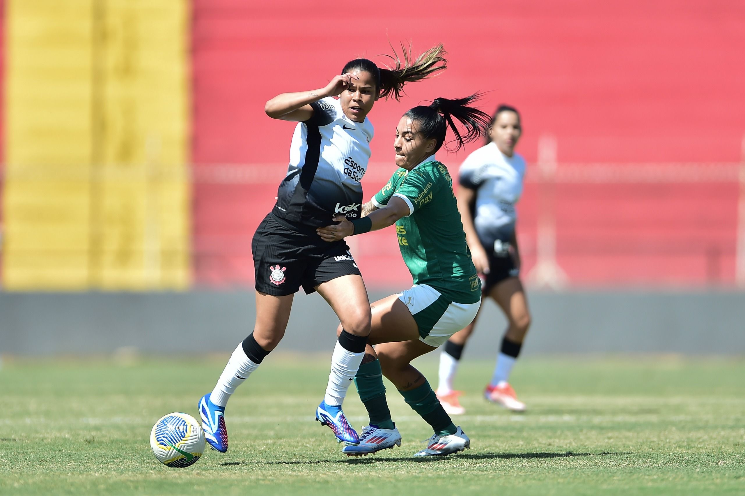 São Paulo e Corínthians chegam à final do Brasileiro Feminino