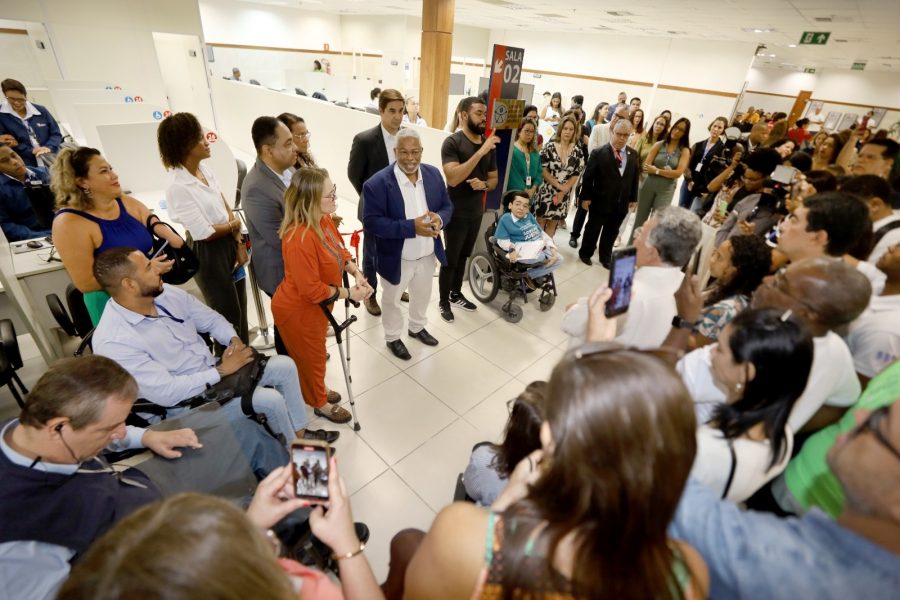 Estado inaugura primeira central de atendimento inclusiva da Bahia