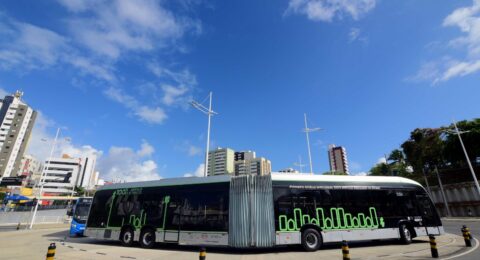 Imagem do post BRT Salvador testa primeiro ônibus articulado com capacidade para mais de 150 passageiros