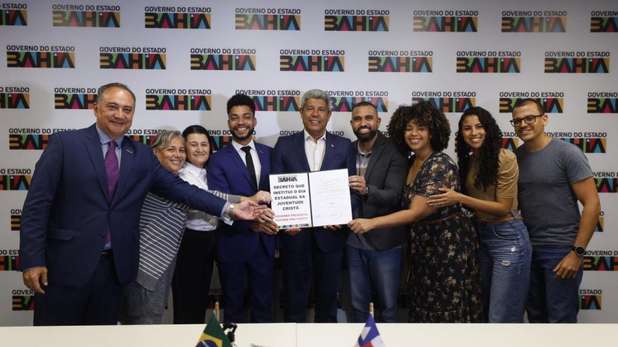 Governador Jerônimo Rodrigues estabelece o Dia Estadual da Juventude Cristã na Bahia.