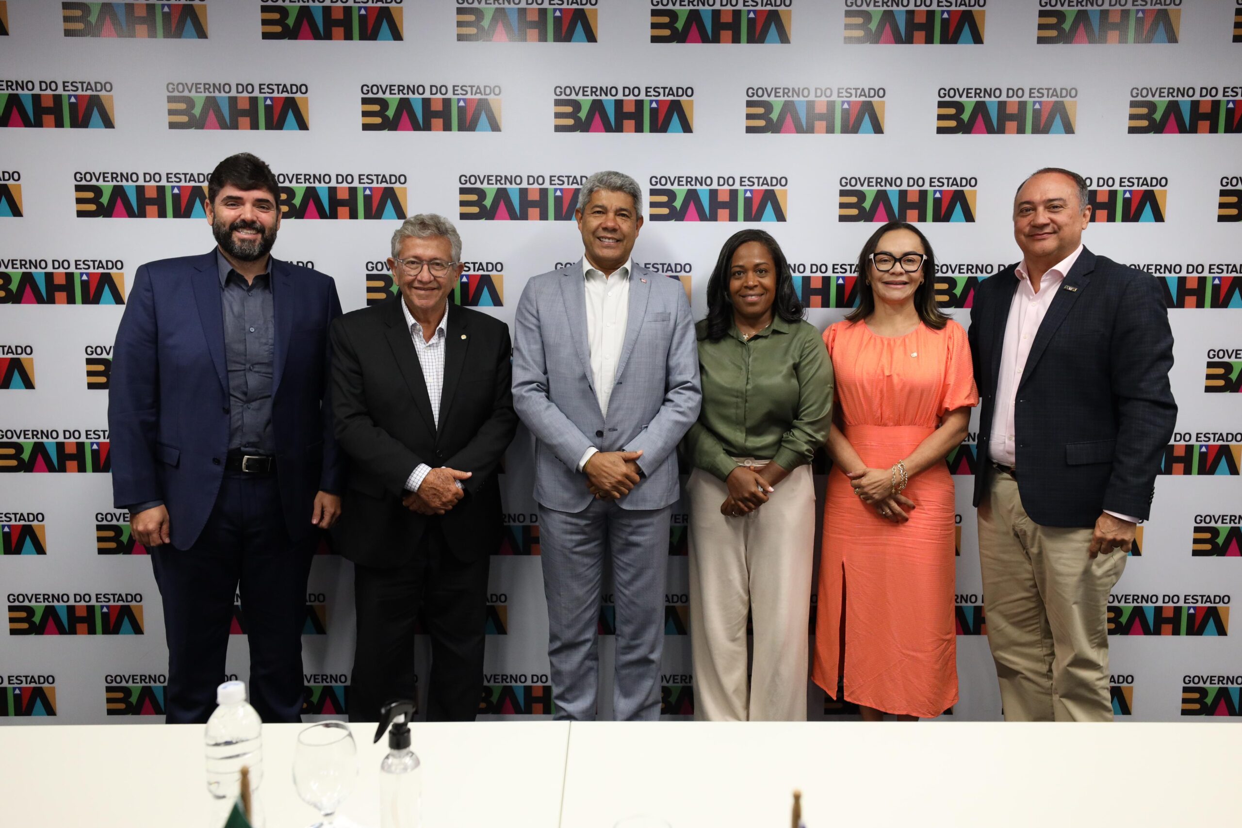 Governador Jerônimo Rodrigues recebe Luiz Caetano,  vencedor das eleições em Camaçari