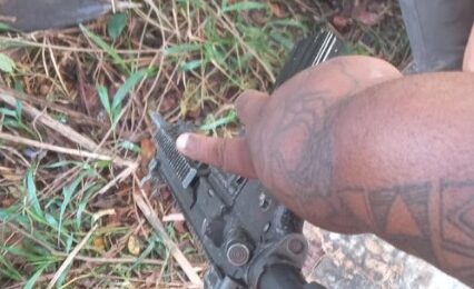 Imagem do post Suspeito que repassava armas para bonde atacar viaturas e rivais é alcançado pela Rota Segura