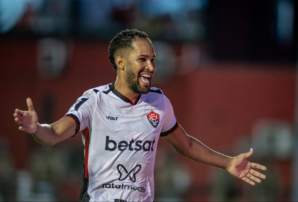 Vitória vence RB Bragantino e sai do Z4