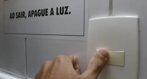 Imagem do post Bandeira amarela passa a valer hoje e conta de luz ficará mais barata