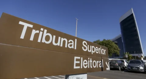 Imagem do post TSE suspende propaganda de Renan Santos
