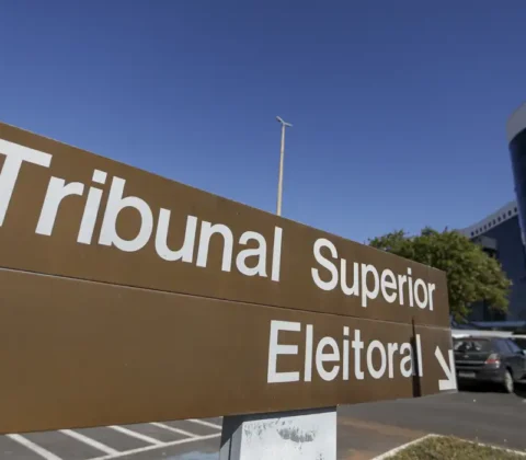 Imagem do post TSE suspende propaganda de Renan Santos