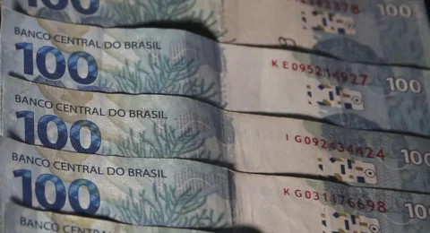 Imagem do post Bolsa bate recorde e dólar cai ao menor nível em um ano