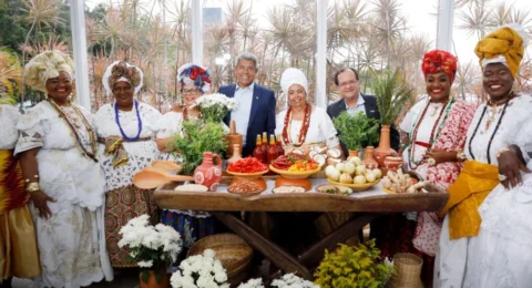 Imagem do post Baianas de acarajé e de receptivo recebem certificado de capacitação do Governo do Estado