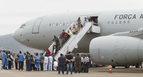 Imagem do post Décimo voo da FAB com 213 repatriados do Líbano chega a São Paulo