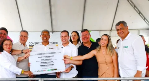 Imagem do post Jerônimo entrega escola, unidades habitacionais e mercado municipal em Nova Itarana