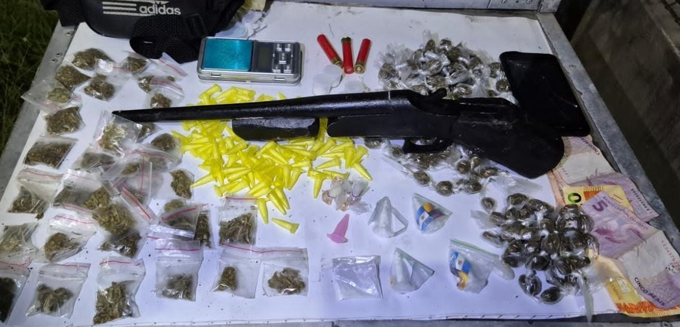 PM apreende drogas e armas no Bairro da Paz