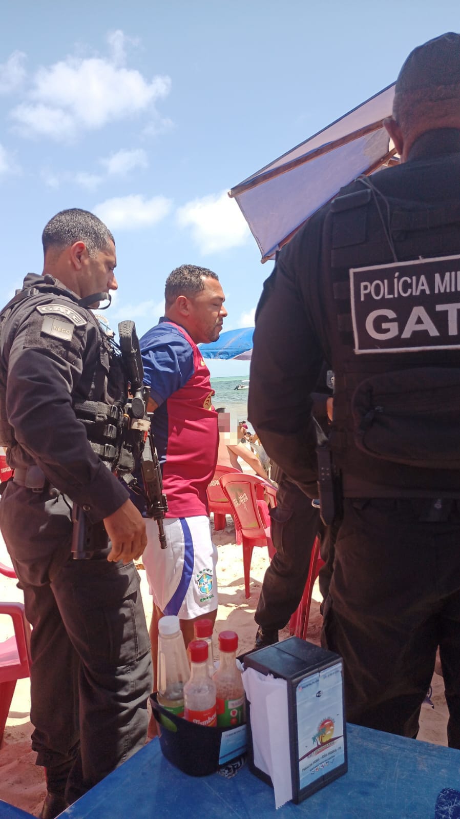 Líder de facção é preso curtindo praia