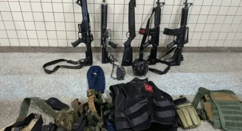 Imagem do post PM apreende fuzil, munição e outras armas em Lauro de Freitas