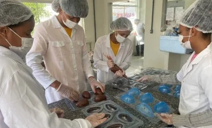 Imagem do post Escolas-fábricas da rede estadual expõem chocolates e sabonetes na 33ª Fenagro