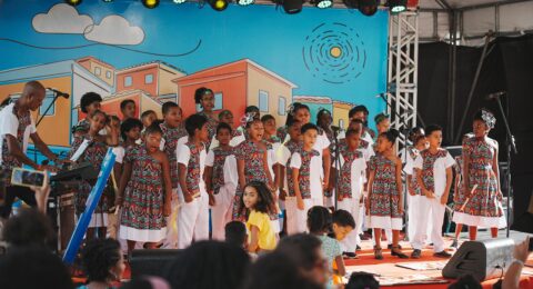 Imagem do post Segundo dia da FLICAJ 2024 reúne literatura, cultura periférica e diversidade