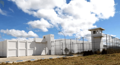 Imagem do post Após fuga de detentos, governo da Bahia afasta diretores de presídio