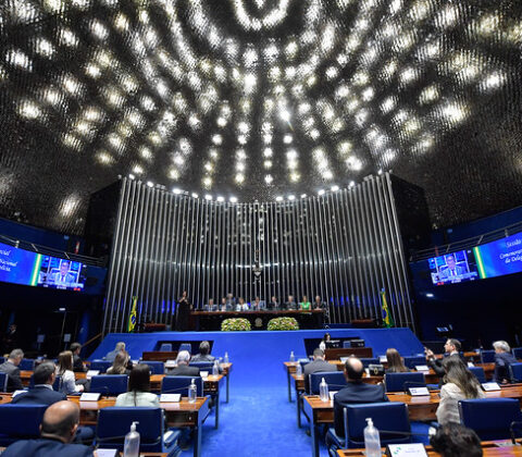Imagem do post PEC do fim da escala 6×1 tem tramitação travada no Senado