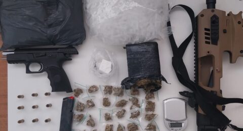 Imagem do post Polícia Militar apreende armas, drogas e liberta refém em Porto Seguro