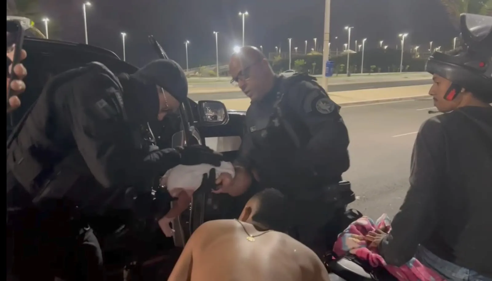 Policiais Civis salvam bebê recém-nascida engasgada