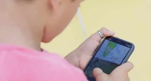 Imagem do post Escolas da educação básica iniciam ano letivo com proibição de celular