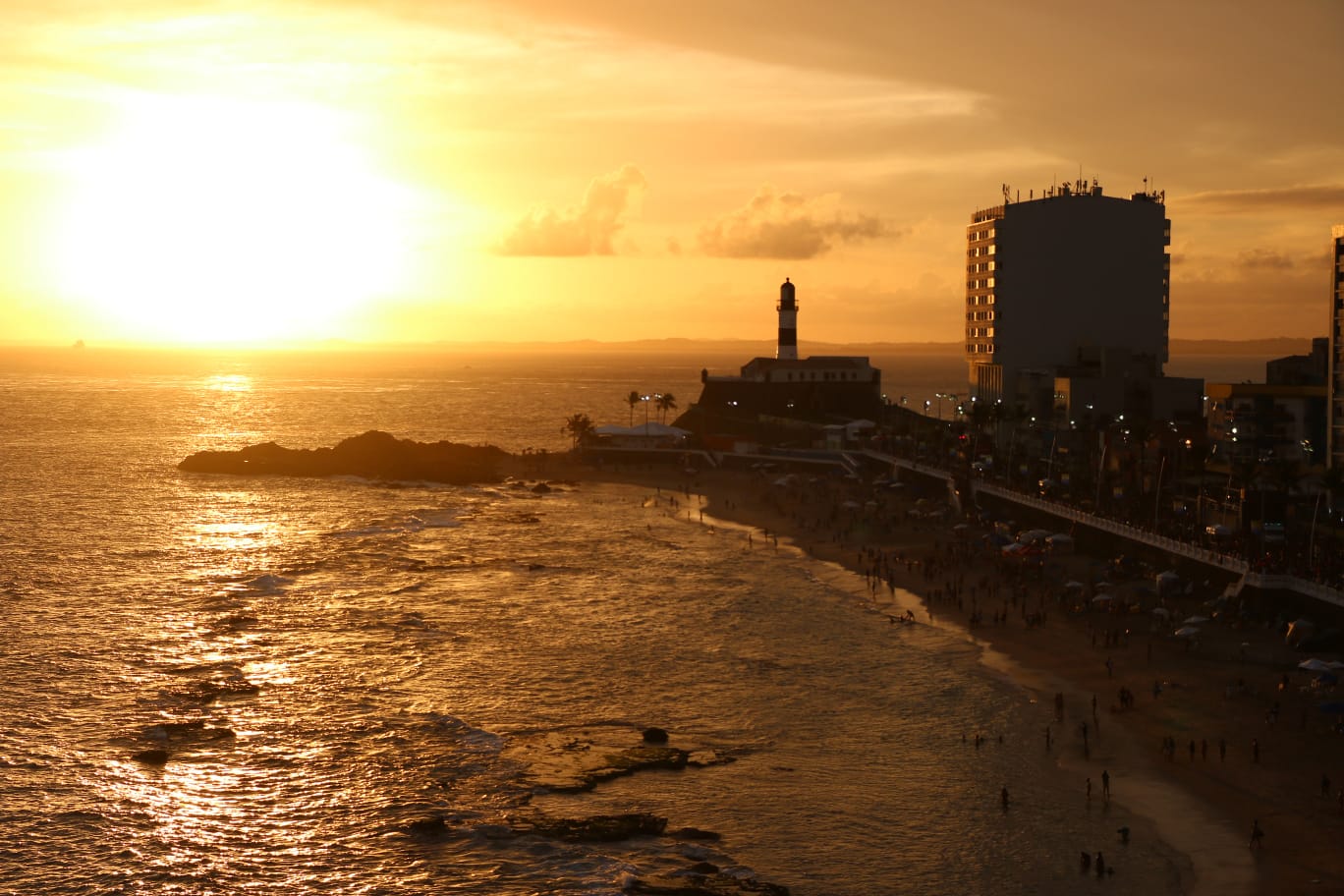 Dia do Trabalhador reúne serviços, esporte e cultura no Farol da Barra