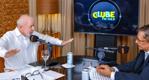 Imagem do post Lula diz que Brasil vai reagir contra taxações de Donald Trump