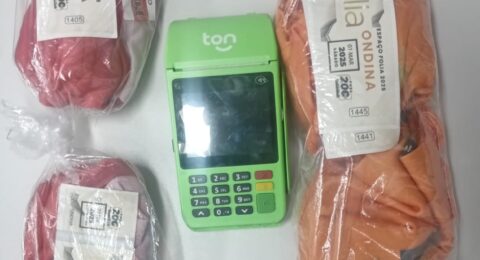 Imagem do post Homem é preso pela PM por comércio ilegal de abadás do Camarote Espaço Folia da PM