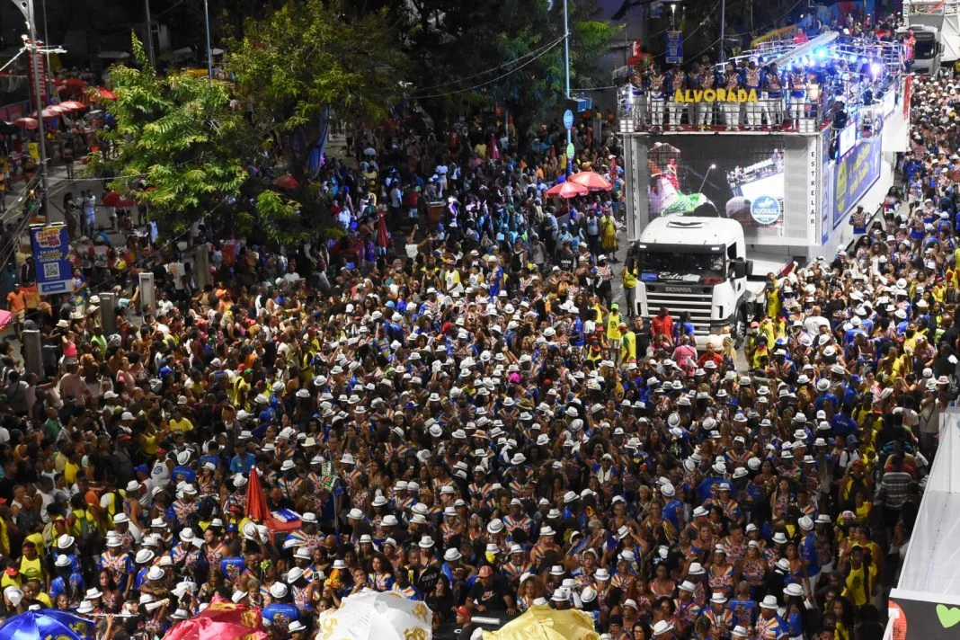 Bloco Alvorada celebra 50 anos de história no Circuito Osmar