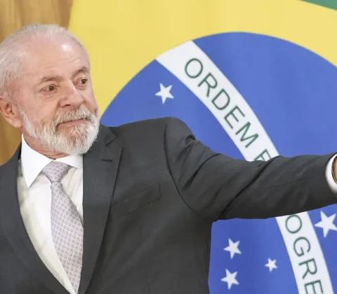 Imagem do post Lula amplia vantagem e Flávio Bolsonaro cai em pesquisa AtlasIntel. Confira