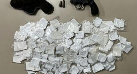 Imagem do post Arma e cocaína são apreendidas pela PM