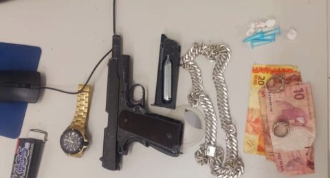 Imagem do post Homem é flagrado com réplica de arma e droga em Amargosa