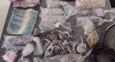 Imagem do post Mulher é presa suspeita de participação no tráfico de drogas