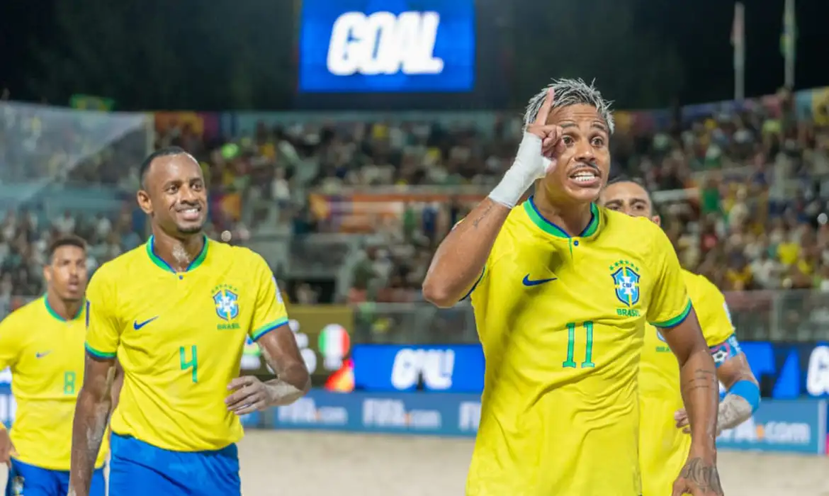 Brasil vence Itália no Mundial de futebol de praia