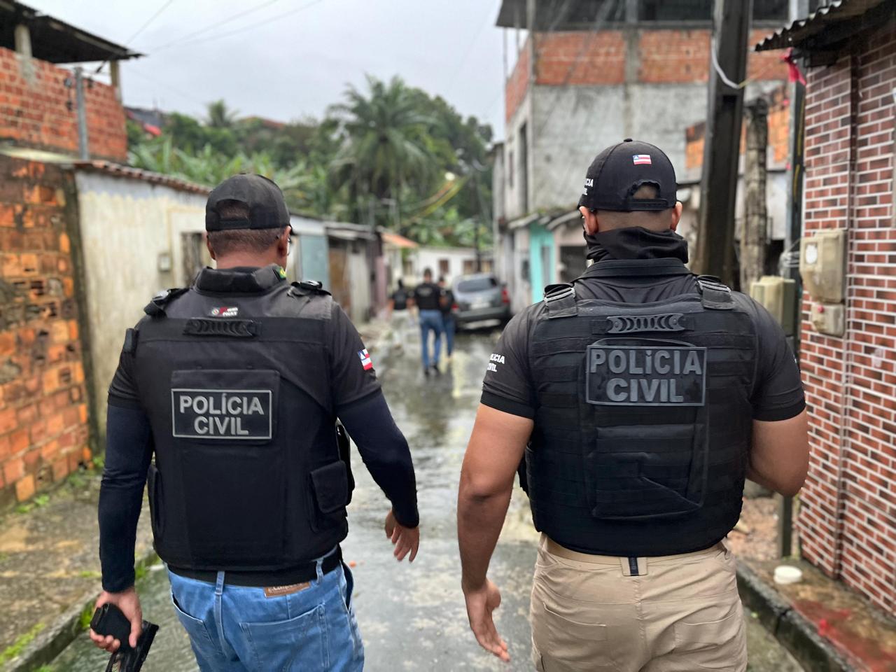 Policial foragido por homicídio e agiotagem é preso
