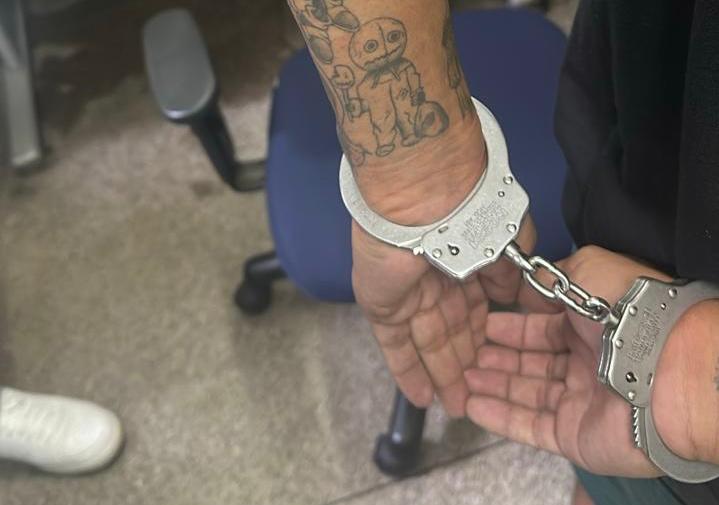 Homem é preso por descumprimento de medidas judiciais em Vila de Abrantes