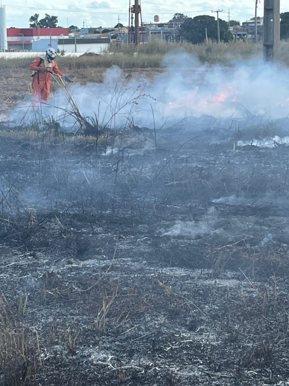 Bombeiros combatem seis incêndios em um dia em Luís Eduardo Magalhães