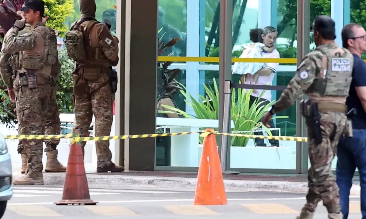 Ministério é evacuado após ameaça de bomba