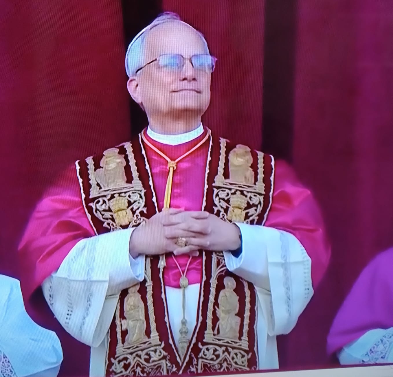Leão XIV faz primeiro discurso como papa e promete continuidade ao legado de Francisco