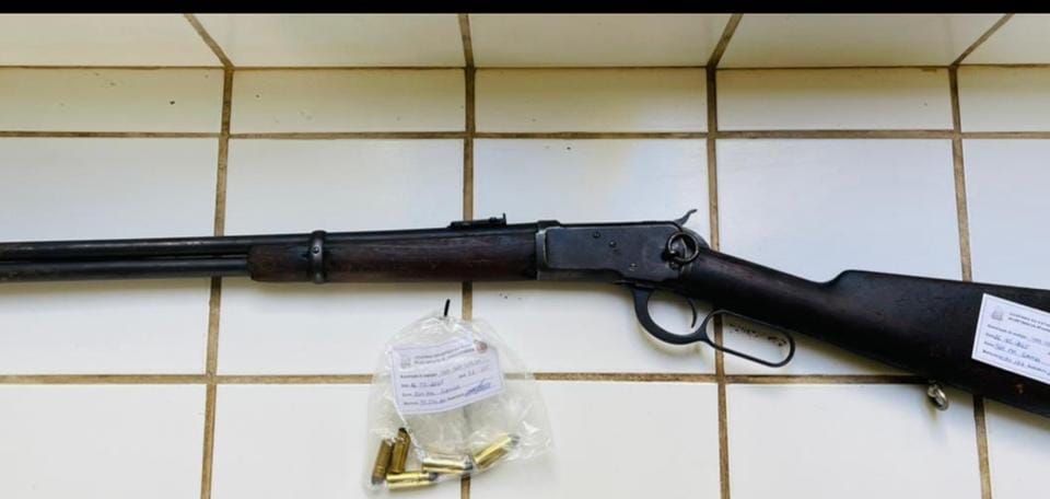 Polícia apreende carabina e munições em zona rural