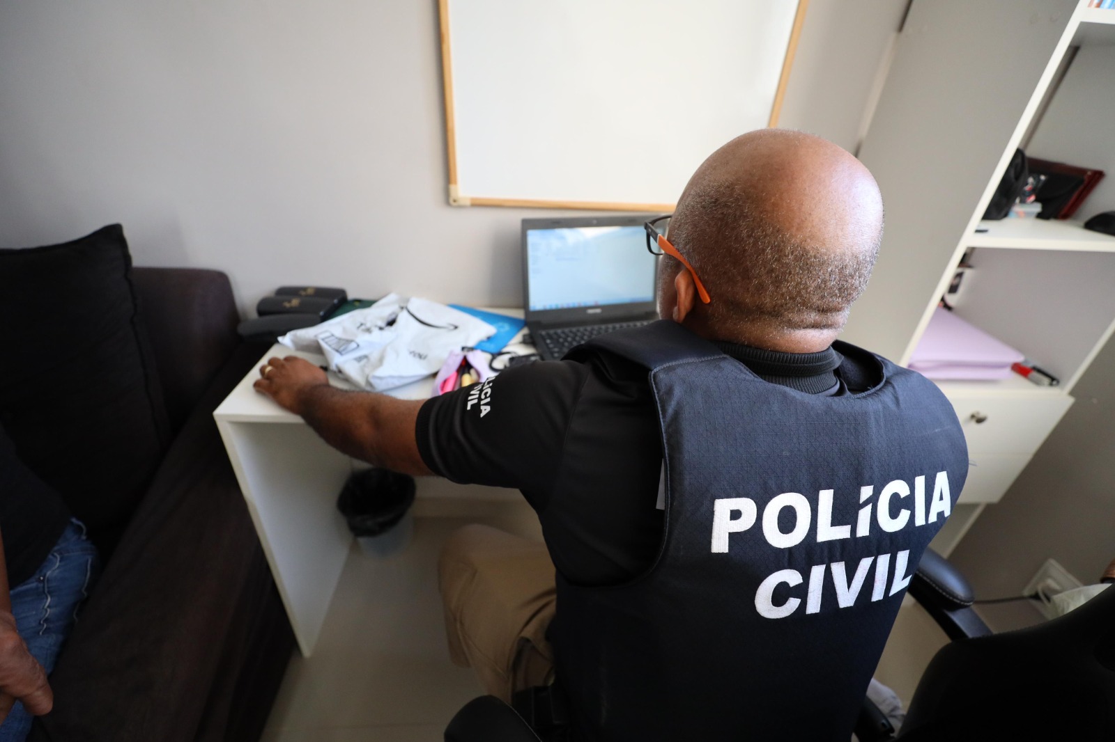 Adolescente é identificada após criar perfis falsos
