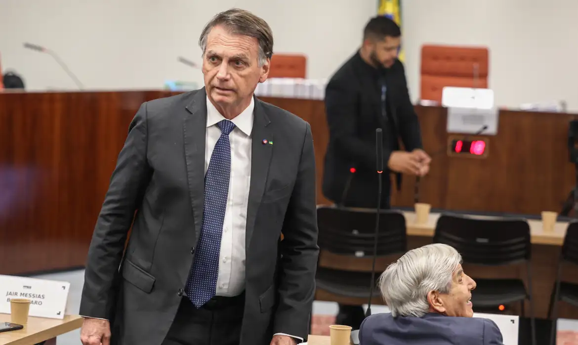 Bolsonaro nega plano de golpe, pede desculpa ao STF