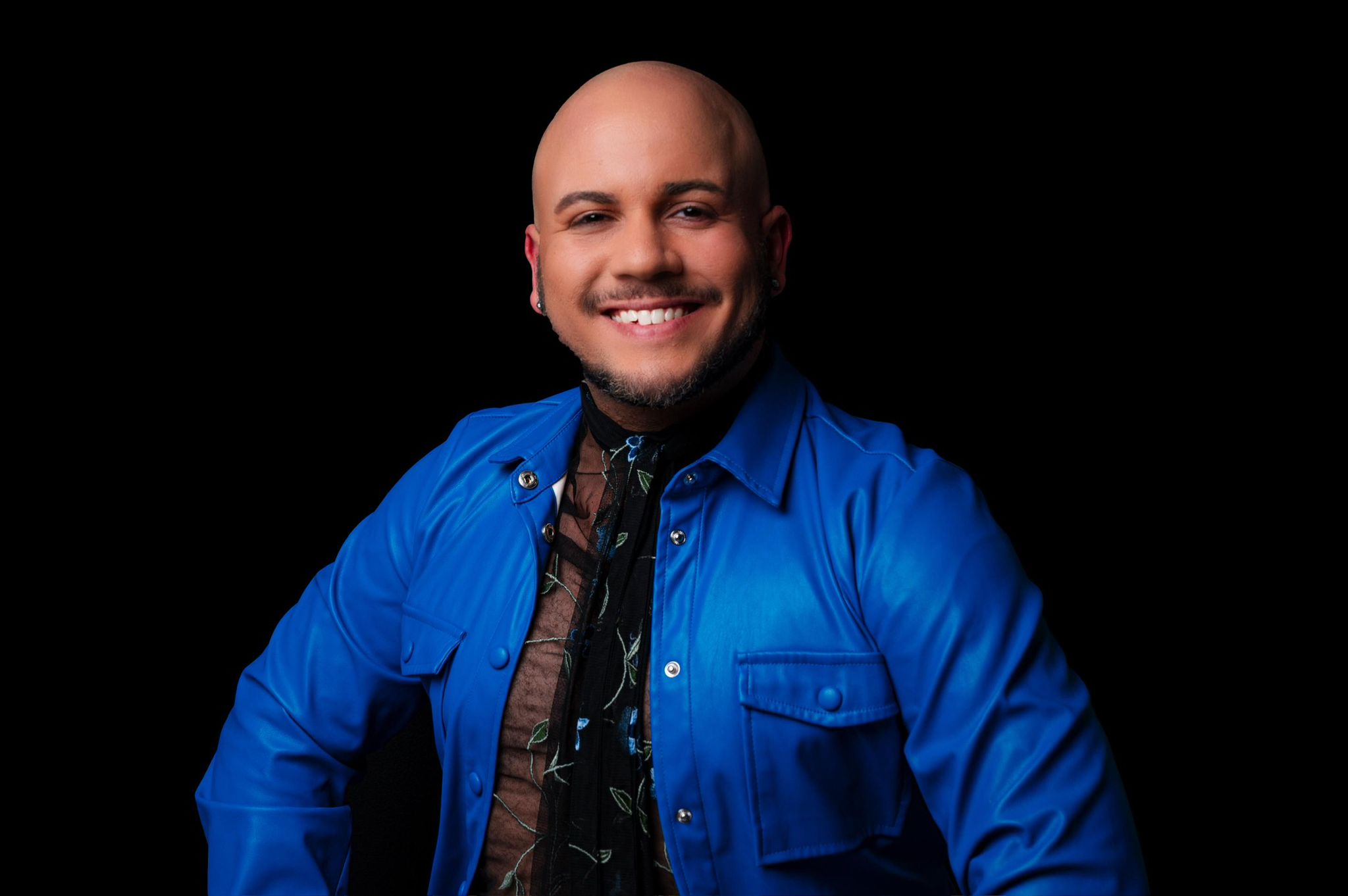 Cantor baiano lança álbum voltado à comunidade LGBTQIAPN+ e concorre em competição da Rolling Stone nos EUA