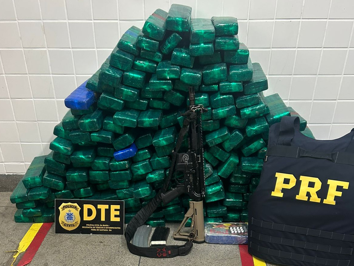Um fuzil e 132 quilos de drogas são apreendidos em operação conjunta