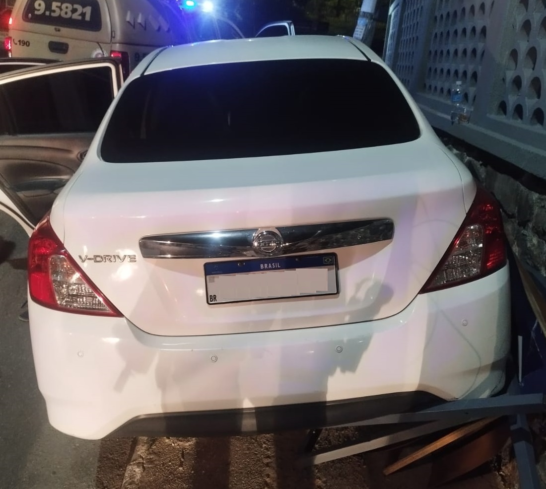 PM recupera veículo roubado na rótula do abacaxi