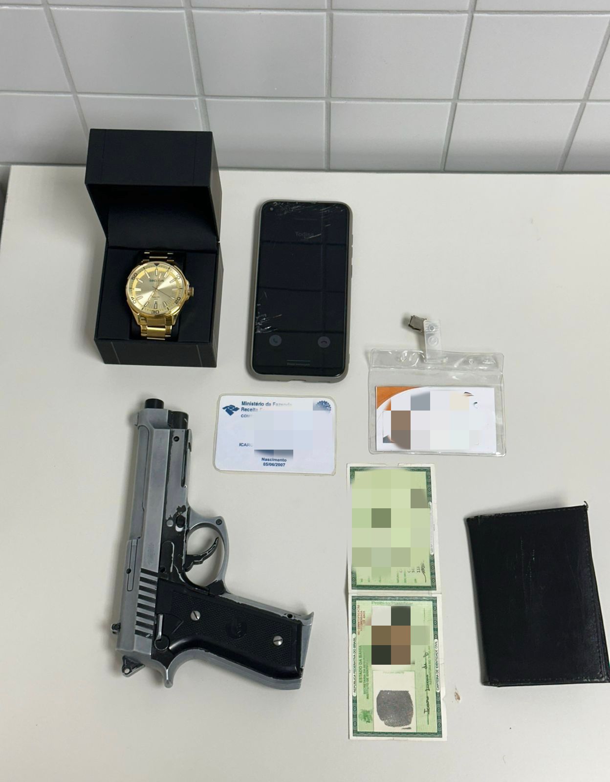PM apreende arma falsa em Camaçari