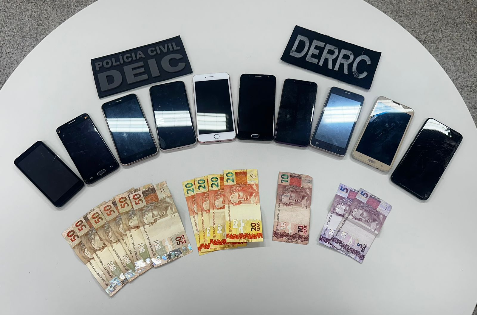 Operação policial mira receptadores de celulares roubados em Salvador