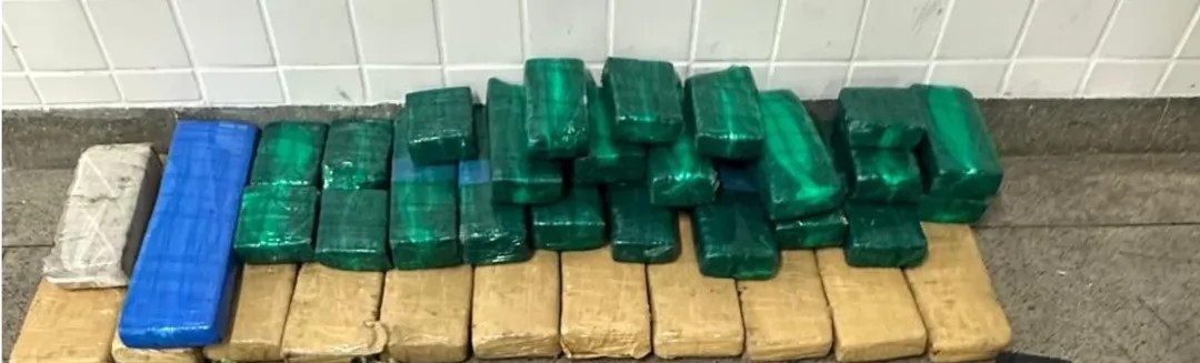 PM apreende 50kg de maconha em Feira de Santana