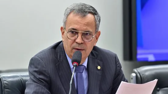 PF investiga assessor de deputado por desvio de verbas