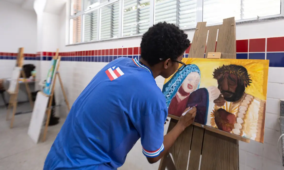 Ensino integral transforma realidade de estudantes em Salvador